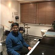 Graduate from Royal Holloway and a private 1:1 tutor for music